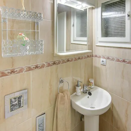 In For Six People, Cleaning Included Апартаменты