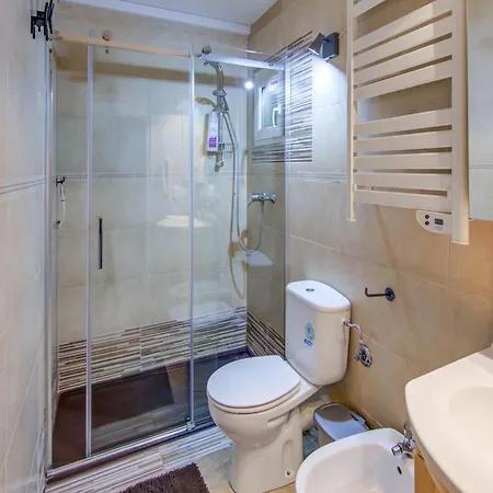 In For Six People, Cleaning Included Апартаменты *